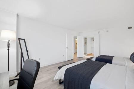 Apartment Two Bold On The Boardwalk By Cozysuites *